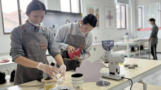 山：春花茶咖活动奏响春日乐章AG真人澳门百家家乐云南保(图2)